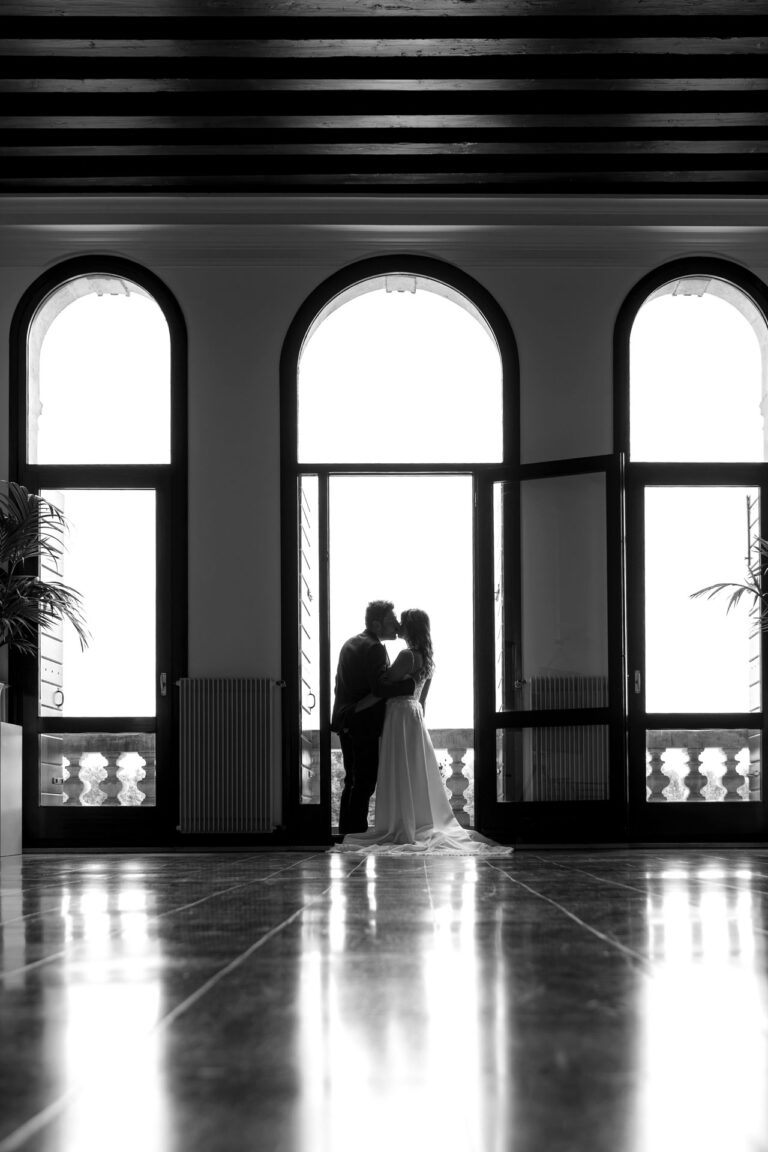 momento autentico tra gli sposi fotografato nei Colli Euganei