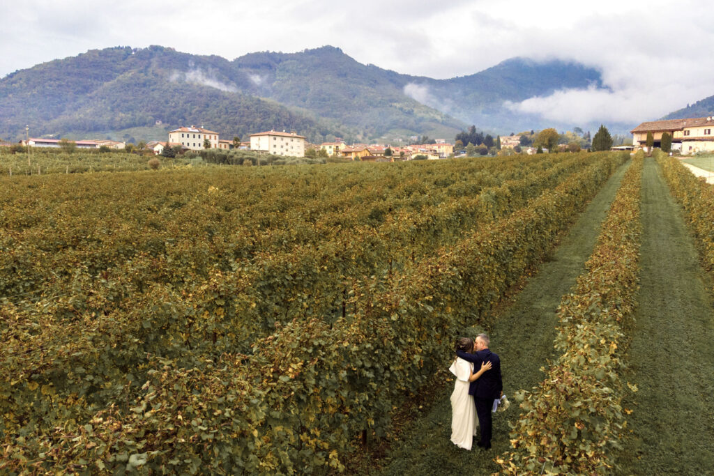sposi fotografati tra le colline del trevigiano