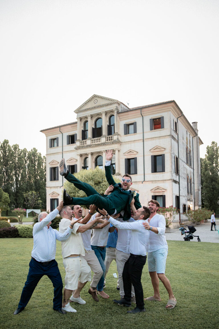 momento di festa durante matrimonio a Padova